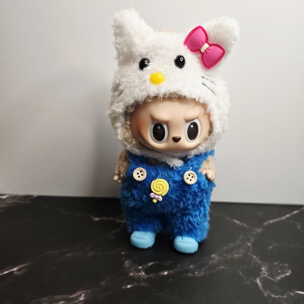 Hello Kitty Labubu Outfit & Shoes - Picture 2 of 3